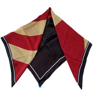 Écharpe carrée de luxe royale 100% coton pour femmes Style d'emballage à la mode imprimé numérique extrêmement doux à bas prix - Product Image 3