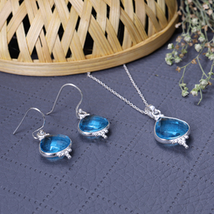 Ensemble boucles d'oreilles et collier en argent 925 avec topaze bleue en forme de goutte, boucles d'oreilles émeraude faites à la main, bijoux tendance pour femme, cadeau pour elle, vente en gros - Product Image 3