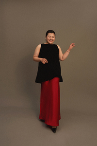 Jupe midi en satin pour femme – Mélange de soie, ourlet sirène, taille élastique, jupe élégante et décontractée - Product Image 2