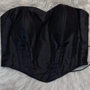 Blusa Corsé Corta de Satén Negro Acolchada y Transpirable con Cuello Corazón, de Spandex, para Primavera/Verano y Otoño/Invierno, Ideal para Bodas - Product Image 1