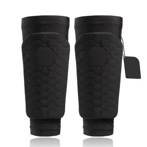 Protector de Espinilla para Fútbol Cómodo y Seguro con Material Transpirable y Acolchado Interior Suave para Jugar - Product Image 1