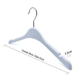 Cintres à vêtements de qualité supérieure, en plastique, qualité premium, sur mesure, blancs, à vendre. Cintres en plastique avec logo imprimé. - Product Image 5