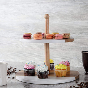 Support à dessert rond rustique personnalisé en bois de cèdre naturel avec support en métal noir pour gâteaux et cupcakes - Product Image 3