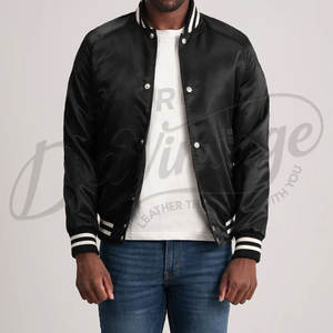 Blouson Bomber Varsity en Satin Noir pour Homme avec Poignets Côtelés Rayés et Fermeture à Boutons Pression – Vêtement d'extérieur Léger et de Qualité Supérieure - Product Image 4