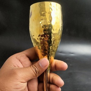 Flûte à champagne en laiton artisanale, longue tige, dorée, pour usage décoratif lors de fêtes - Product Image 6