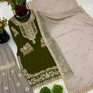 Conjunto de Kurti de Boda de Alta Calidad con Bordado de Lentejuelas y Piel Sintética de Seda Chinon, Diseño de Última Moda de FabZone - Product Image 1