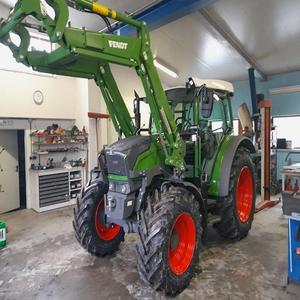 Mejore la Eficiencia Agrícola con el Tractor Fendt 207 Vario 2020 con Motor de 90HP, Alto Rendimiento, Confiabilidad y Tecnología Avanzada - Product Image 1