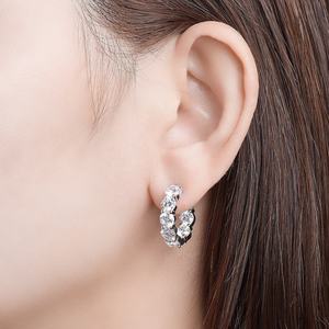 Pendientes de Aro de Plata de Ley 925 con Circonita Blanca y Engaste de Garra, Clásicos Redondos con Diamantes de Moissanita, Ideales para Regalo de Boda o Fiesta - Product Image 4