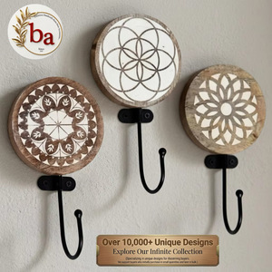 Gancho de Pared de Madera Hecho a Mano con Mandala y Incrustaciones Florales Rústicas, Perchero Individual - Product Image 1