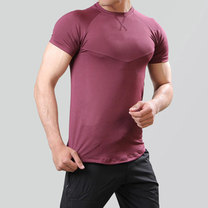 T-shirt de compression personnalisé avec logo, ajusté, basique, pour loisirs, gym, entraînement sportif, musculation, pour hommes - Product Image 1