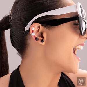 PRAO's Hot Combo Black & White Pearl Stud Pendientes - Product Image 6