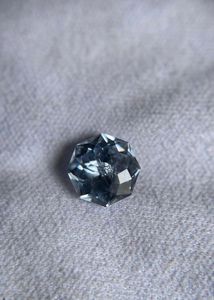 Zafiro azul claro natural de corte elegante. 1.10 quilates. - Product Image 2