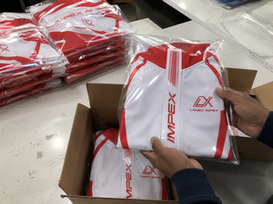 เสื้อแจ็คเก็ตกันลมแบบมีฮู้ดสีแดงขาวสั่งทำพิเศษ |   เสื้อแจ็คเก็ตวิ่งสำหรับฝึกซ้อมกีฬาแบบซับลิเมชั่น |   เสื้อแจ็คเก็ตกันลมแบบซิปกันน้ำ - Product Image 5