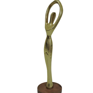 Figura Abstracta de Mujer en Aluminio Dorado - Escultura Moderna y Elegante de Mujer Bailando sobre Base de Madera - Estatua Decorativa Contemporánea para el Hogar - Product Image 1