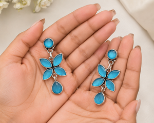 Boucles d'oreilles pendantes en laiton argenté oxydé avec pierre œil-de-chat bleue pour femme, vente en gros |   Boucles d'oreilles pendantes florales bohèmes |   Fournitures de bijoux fantaisie - Product Image 5