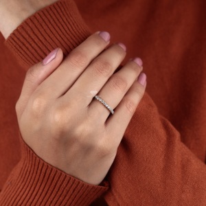 แหวนเพชรทรงกลมเพาะเลี้ยงในห้องปฏิบัติการ วงแหวนทองคำขาว 14K สำหรับผู้หญิง ของขวัญวันครบรอบ ผลิตและจำหน่ายโดยผู้ผลิตงานแฮนด์เมด - Product Image 2