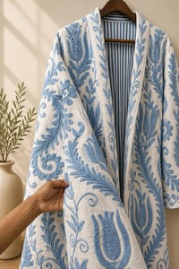 Bata de mujer con cuello en V, 100% algodón, reversible, con bordado floral azul, tipo kimono largo, con cinturón, para estar en casa o como ropa de descanso. - Product Image 4