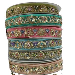 งานฝีมือประดับลูกปัดรูปทรงเรขาคณิตบนผ้าออร์แกนซ่า แต่งขอบด้วยลูกไม้ปักลายเซ็กซี่ เป็นมิตรต่อสิ่งแวดล้อม ละลายน้ำได้ หรูหรา เหมาะสำหรับงานแต่งงาน ออกแบบโดยดีไซเนอร์ชั้นนำ สำหรับช่างตัดเย็บรองเท้า - Product Image 1