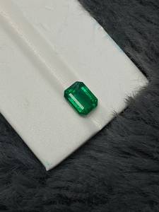 พลอยมรกตธรรมชาติ รูปทรงเหลี่ยมแปดเหลี่ยม สีเขียว สำหรับทำเครื่องประดับ - Product Image 1