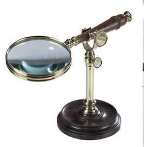 Loupe moderne en laiton de style trépied avec lentille circulaire pivotante pour présentation sur bureau. Disponible aux prix de gros. - Product Image 4