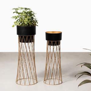 Jardinières hautes et suspendues modernes – Designs élégants pour sublimer la décoration de votre balcon et de votre salon - Product Image 1