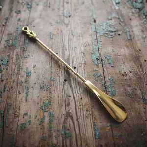 Elegante Calzador Largo de Latón, Construcción Duradera, Agarre Fácil, Ideal para el Hogar, Viajes y Uso Profesional - Product Image 2