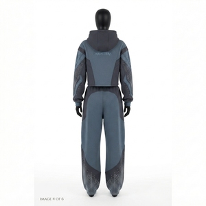 Conjunto Deportivo de Dos Piezas para Mujer: Sudadera Corta con Cierre y Detalles de Pedrería en Bloques de Color y Pantalones Deportivos Anchos - Product Image 3