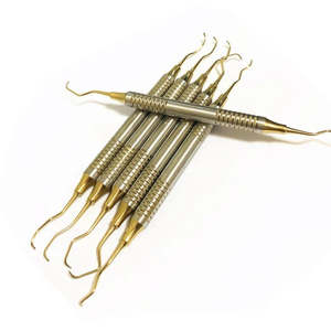 Cuillère de détartrage dentaire manuelle à pointe longue, instrument de nettoyage des dents, personnalisable, en acier inoxydable, disponible dans toutes les variantes par Dentavex - Product Image 1