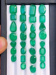 Émeraude Naturelle en Gros, Pierre Précieuse Non Montée, 4,09 Carats, Forme Ovale 12x9mm 6mm, Vert Clair, Bijoux Fins, Traitement Cire/Huile, Certifiée IGI - Product Image 3