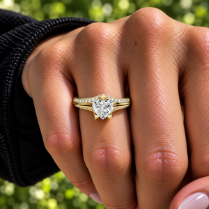 Anillo de compromiso de oro de 14K y 18K con diamante cultivado en laboratorio de talla corazón, solitario de vástago dividido de 0.85Ct DEFVVS, banda pavé de tres puntas, ODM - Product Image 2