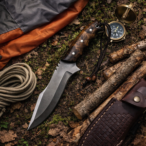 Cuchillo de caza y camping hecho a mano, hoja de acero de Damasco, punta de caída, filo recto, 4 mm de grosor, mango de madera, funda de cuero - Product Image 5