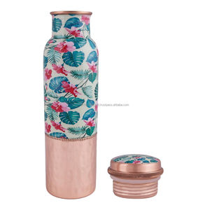 Bouteille d'eau en cuivre exquise avec un design floral imprimé en émail offrant une solution de boisson élégante pour chaque occasion - Product Image 2