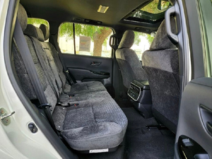 Tout nouveau Land Cruiser LC300 GXR 2025, options 3.5-MID - toit ouvrant, essence, transmission automatique, 4x4, conduite à droite - Product Image 5