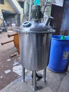 Cuve de mélange en acier inoxydable 500L avec agitateur, chemise chauffante et pompe à roulement pour le traitement chimique industriel - Product Image 1