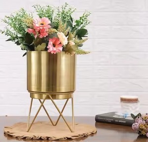 Maceta Metálica Vintage Rústica para Interiores y Exteriores, Contenedor Decorativo para Plantas y Flores, Decoración del Hogar - Product Image 1