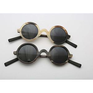 Lunettes de soleil carrées tendance sans monture en corne de buffle, faites à la main, personnalisées pour hommes et femmes - Product Image 4