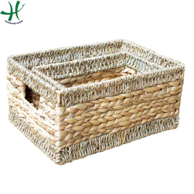 โดยธรรมชาติ