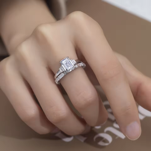 Bague de fiançailles en diamant taille émeraude, argent 925, sertissage pavé, style classique, bijoux fins pour femmes - Product Image 1