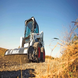 Potente trituradora forestal hidráulica Bobcat para cortar arbustos gruesos, árboles pequeños y vegetación excesiva. - Product Image 2