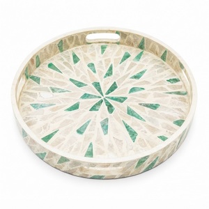 Plateau de service de luxe en nacre incrustée, plateau décoratif rond en mosaïque verte avec poignées, plateau de centre de table en coquillage - Product Image 1