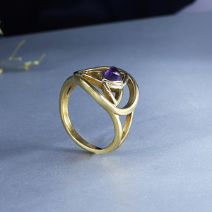 Anillo de Amatista con Nudo Celta |   Anillo Unisex Art Deco de Latón Chapado en Oro de 14K - Product Image 4