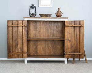 Mueble de Almacenamiento Vintage de Madera con Puertas Dobles de Mimbre Tejido a Mano, Acabado Rústico Natural, Mueble Hecho a Mano para Dormitorio - Product Image 2