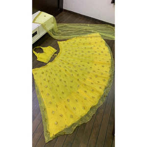 Magnifique Lehenga Choli jaune en polyester pour soirée, taille M, avec travail de sequins et de Zari - Product Image 3