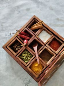 Juego de Cuatro Recipientes de Madera para Cocina con Tapas de Vidrio, Caja Redonda de Madera para Sal y Especias, Herramientas para Hierbas y Especias - Product Image 4