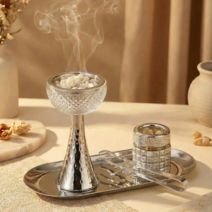 Quemador de Aromas Metálico Moderno Serenity con Difusor de Aroma Ecológico de Larga Duración para Espacios de Vida Tranquilos - Product Image 1