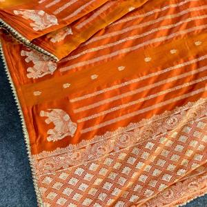 VASTRA COTTAGE Saree de Georgette de Viscosa Pura con Pallu Tejido de Lujo, Borde con Panel de Elefantes, Rayas Kanchipuram y Encaje de Diamantes - Product Image 5