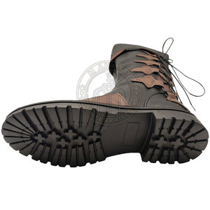 Bottes médiévales en cuir de haute qualité, finition lisse traditionnelle, intérieur doux et design flexible, écologiques et légères - Product Image 5