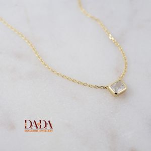 Collar con Colgante de Diamante con Corte Esmeralda Minimalista para Mujer, Collar Solitario de Oro Amarillo, Elegante Diamante Geométrico - Product Image 3