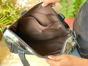 Fabricante personalizado al por mayor OEM 2024 pelo en metálico de cuero genuino de las mujeres bolso de mano de moda bolsos de hombro de gran capacidad - Product Image 6