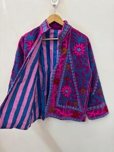 Chaqueta corta de terciopelo con bordado Suzani, chaqueta artesanal, abrigo vintage, regalo de Navidad para mujer, chaqueta de invierno, atuendo para el Día de Acción de Gracias - Product Image 2